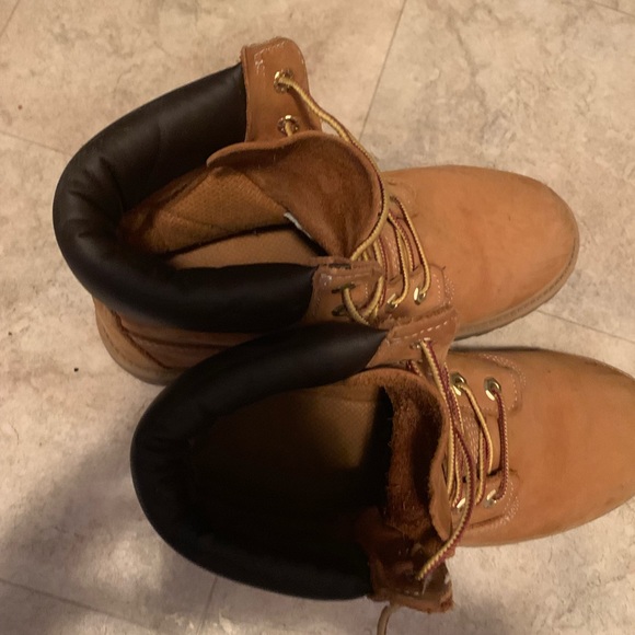 Size 6 Timberland Boots - Picture 3 of 7
